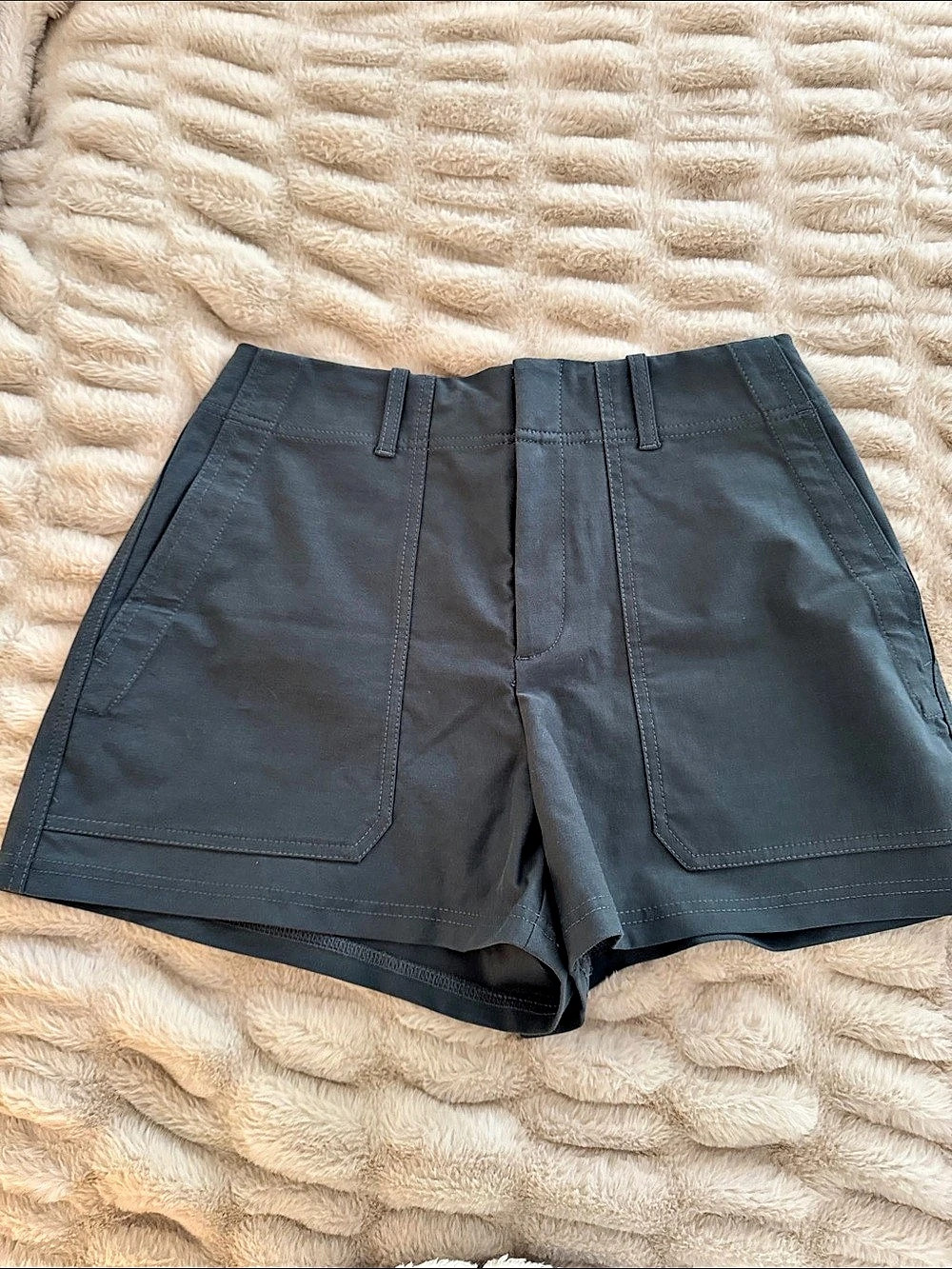 Athleta Relaxed-Fit Super-High-Rise Cargo Short 4"
